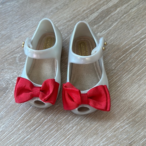Mini Melissa with red bow size 5 - Picture 1 of 6